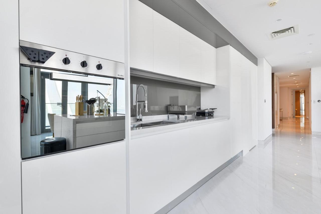 Spectacular 3 Bedroom Condo With Maids Room Facing The Dubai Eye Exterior photo